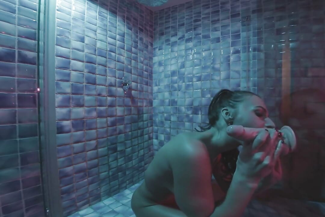 Monica Loves Sex in the Shower