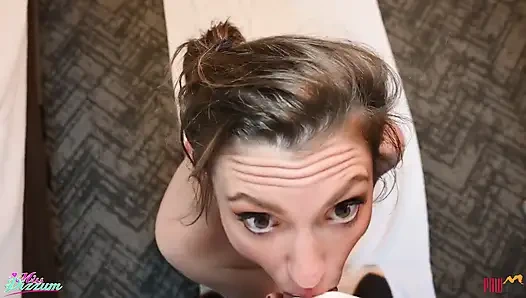 Kız arkadaş dölleniyor yarak temizleniyor ve bir arkadaşını emiyor