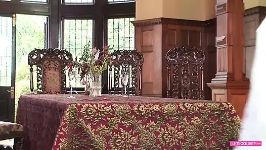 Azgın gelin ve vampir sürtüklerle grup seks