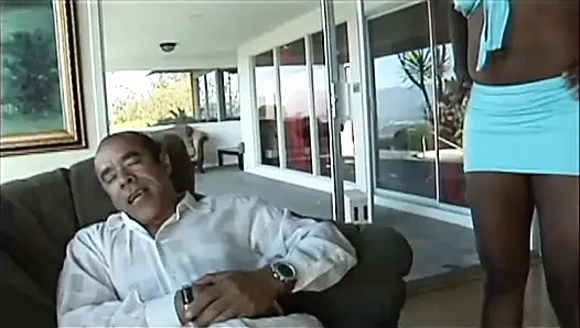 Alter schwarzer mann mit hartem monsterschwanz fickt und kommt in den mund, schwarze milf