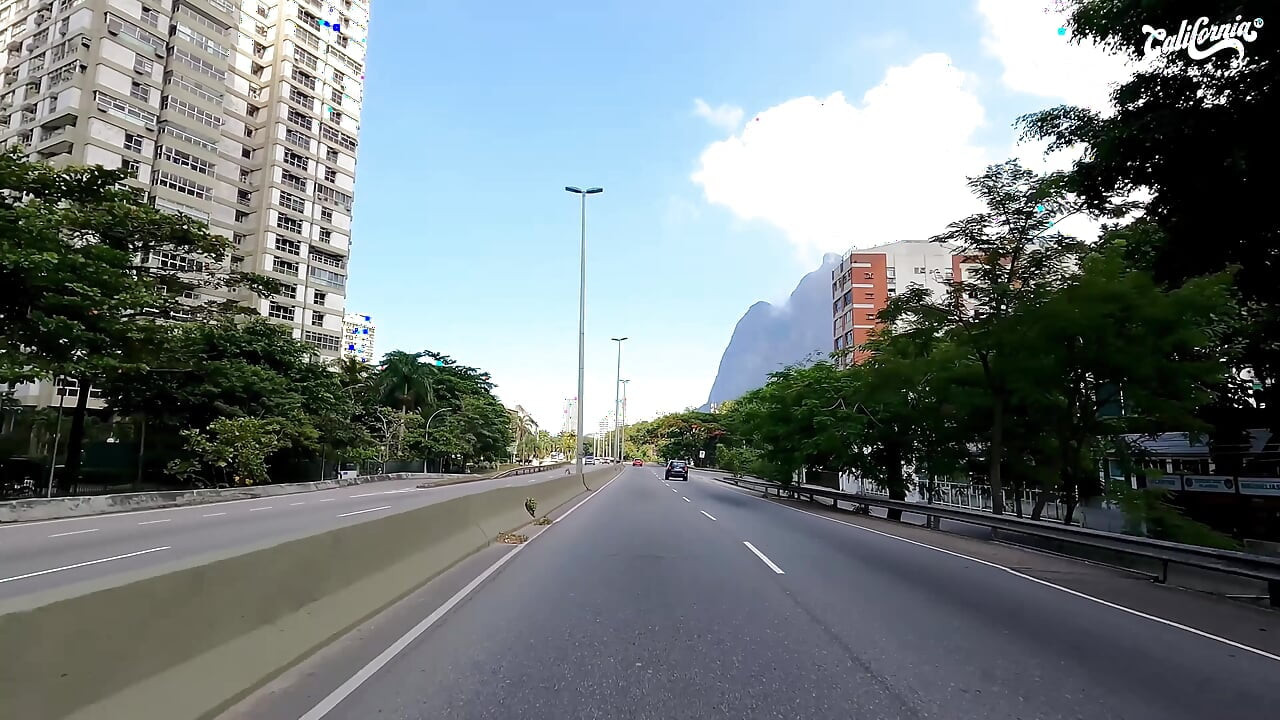 مثليات ساخنات تقبيل وإغواء سائق أوبر