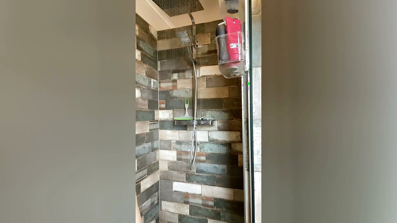 Sekarang dah basah! Mari mandi dengan saya