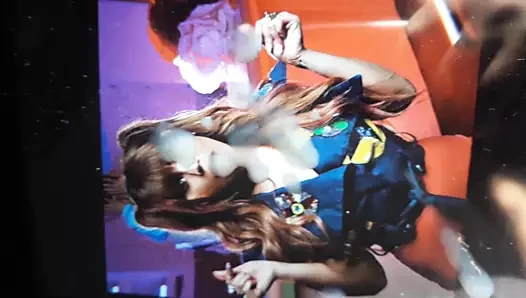 Danna paola boşalma anısına