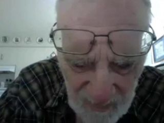 Dziadek uderzył w kamerę internetową