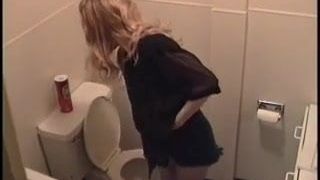 girls piss