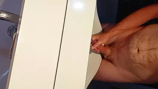 Ich komme, indem ich an dich mit meinem jungen schwanz denke