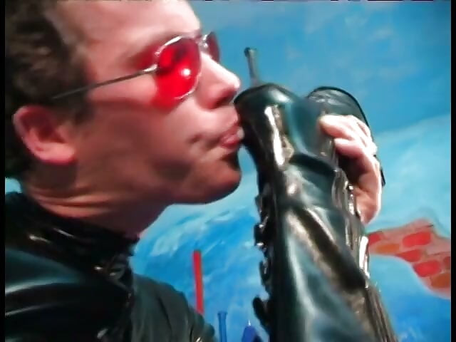 Slave in black latex costume explores all holes of fetish mistress