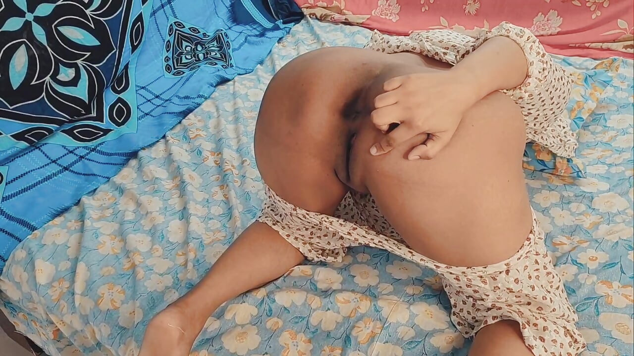 Sperma picură din cur în timp ce pasiunea se dezlănțuie brutal și larg