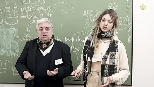 От доски до стола: ученик Атуча решает разногласия с учителем Ванесой самым диким способом