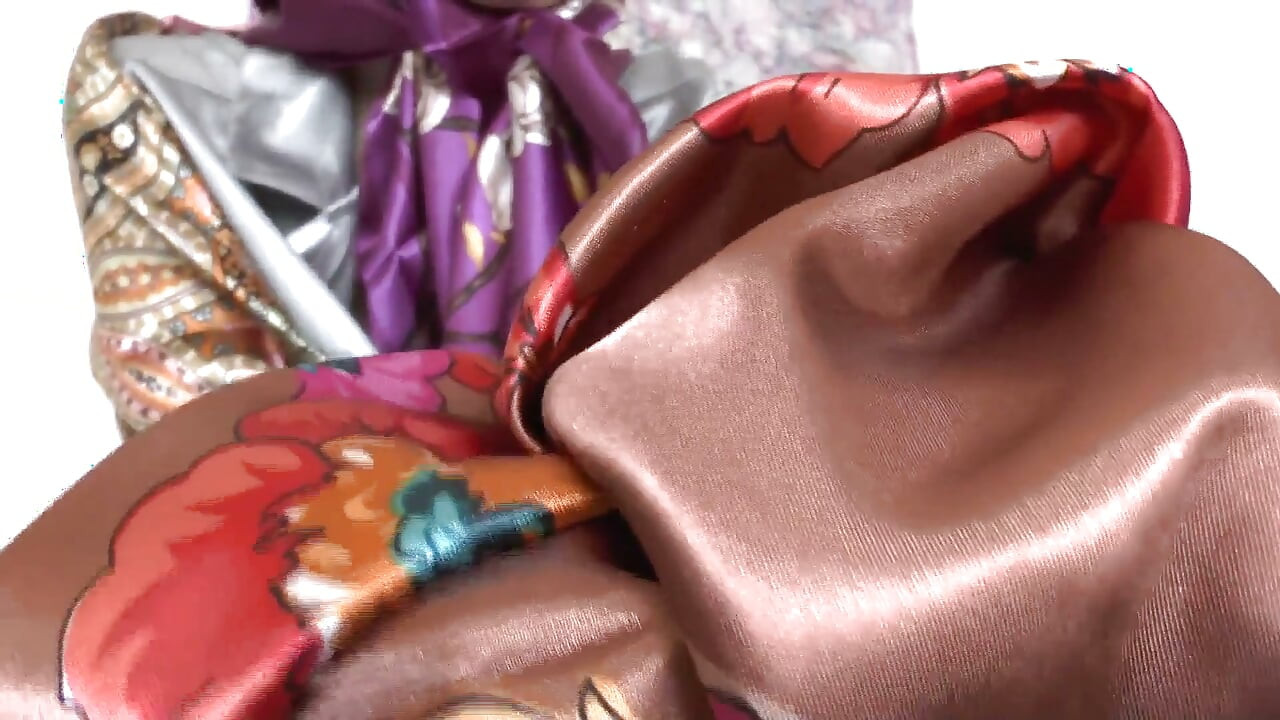 Stepaunt's New Satin Scarves Turn You on! Lady Victoria Valente