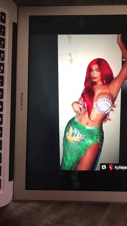 Kylie Jenner Hot Cumshot Tribute