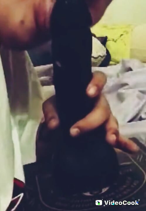 Vysát kůži z toho plastového čůráka (šukání robertkem do pusy POV)