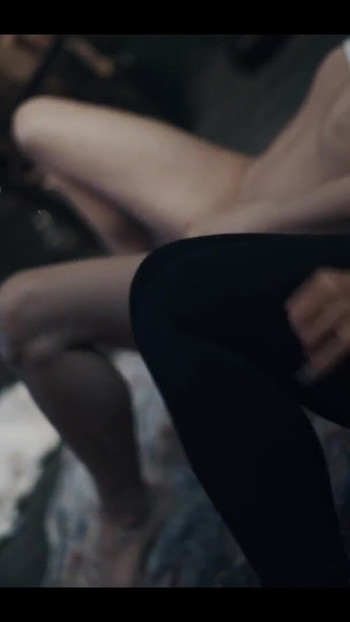 Russa loira e ruiva lésbica hardcore sexo - meninas ficando controladas por parasita alienígena | Clipe 1