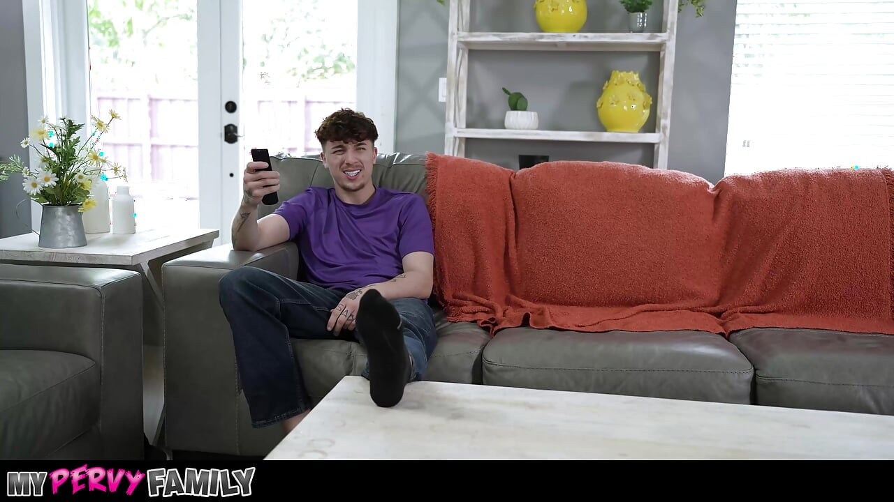 MyPervyFamily - Stepsister Wants Her Fat-Cocked Stepbro vs Geeky Boyfriend - Juniper Ren