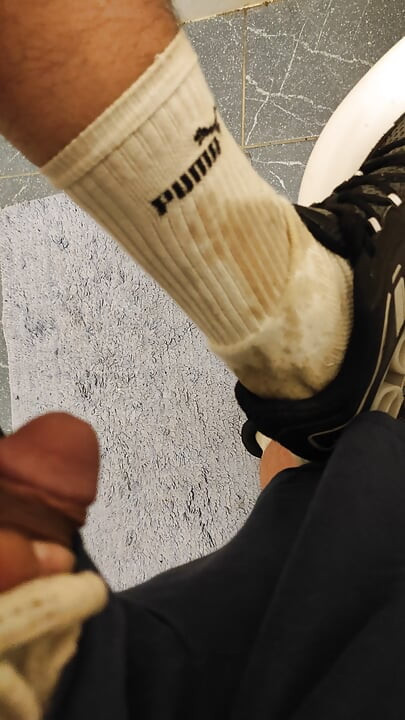DirTyJunkBro (DJ -Bro) in the toilet, totally wet, dirty pissed socks and sports shoes