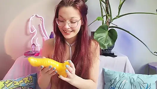 E-kız seks oyuncağı! Sevimli oyuncak kutu açıyor