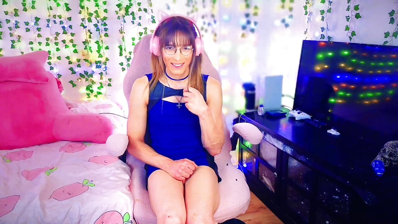 Gadis trans imut yang super berotot