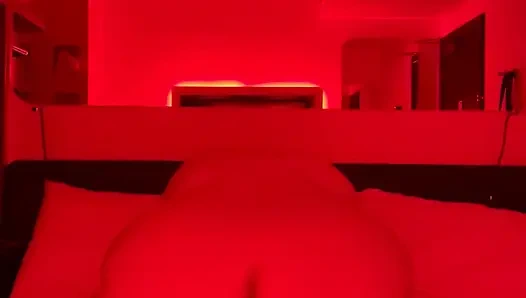 İri güzel kadın dildoya biniyor