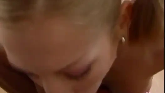 Ludahin kontol besarku yang keras, pelacur muda. Aku pengen banget crot di mulutmu dan crot di dalamnya