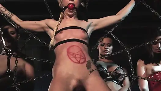 Fetish kitties - pesta seks liar antara dewi lesbian dengan lingerie lateks dan kostum lateks