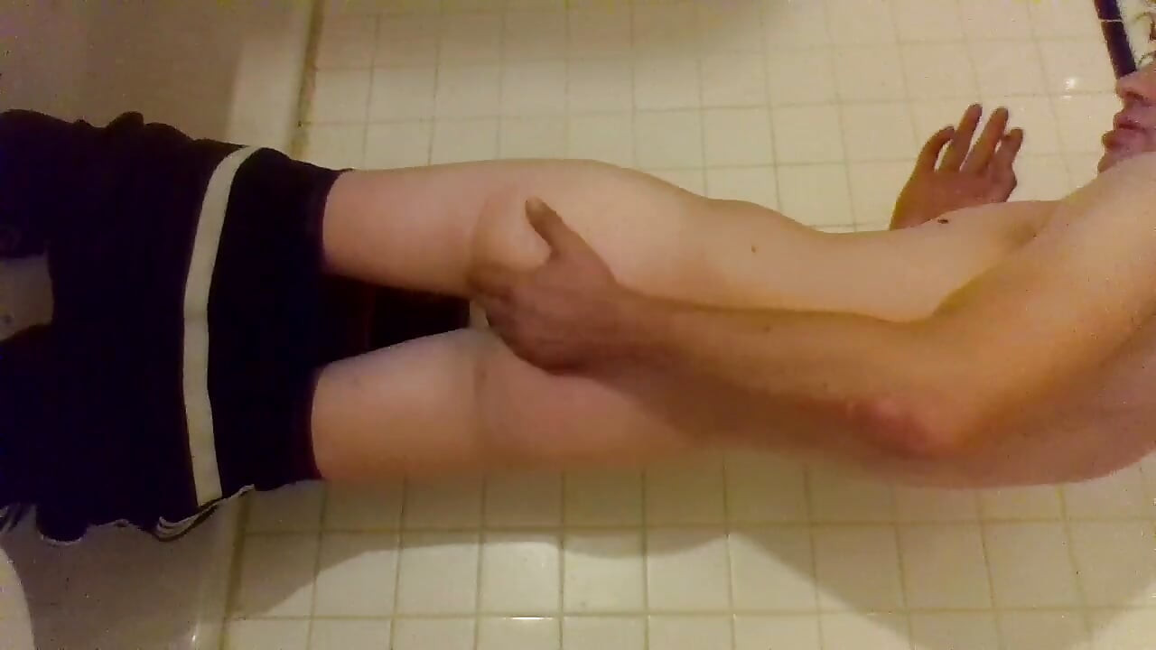 我的奶子看起来不错...你总是喜欢你的屁股, 不是吗？