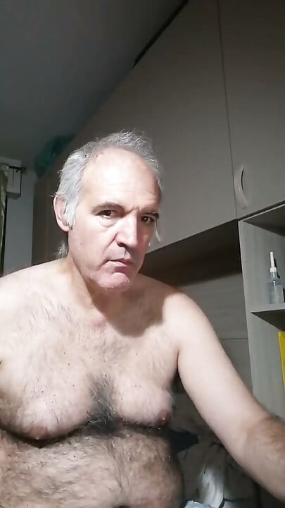 Eu mijo, enfio um dedo no meu cu e me masturbo por 2 horas!