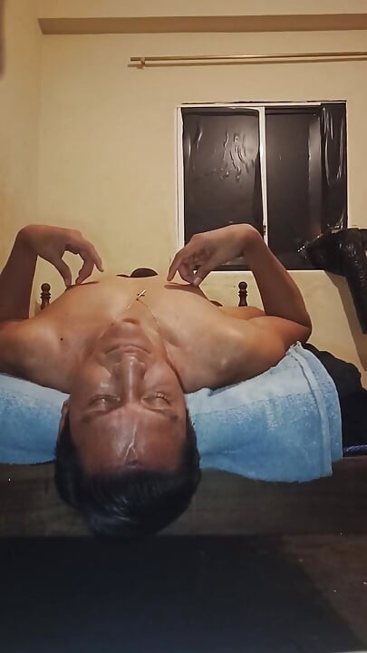 私の黒いペニスが彼女の喉に入っている