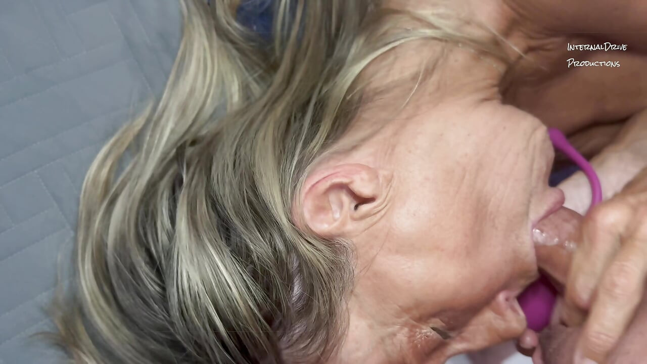 Καυλιάρης GILF θέλει Cum στο μουνί της με δονητή τότε χύνω για δεύτερη φορά στο στόμα της.