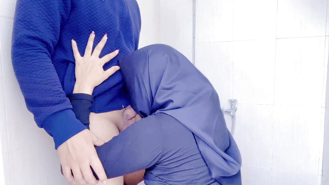 Petrol station employees and customers make appointments in public toilets to commit perverted acts