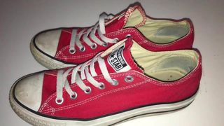 Sepatu kakak saya: converse low red i 4k