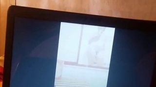 Masturbándose con un video de esposa