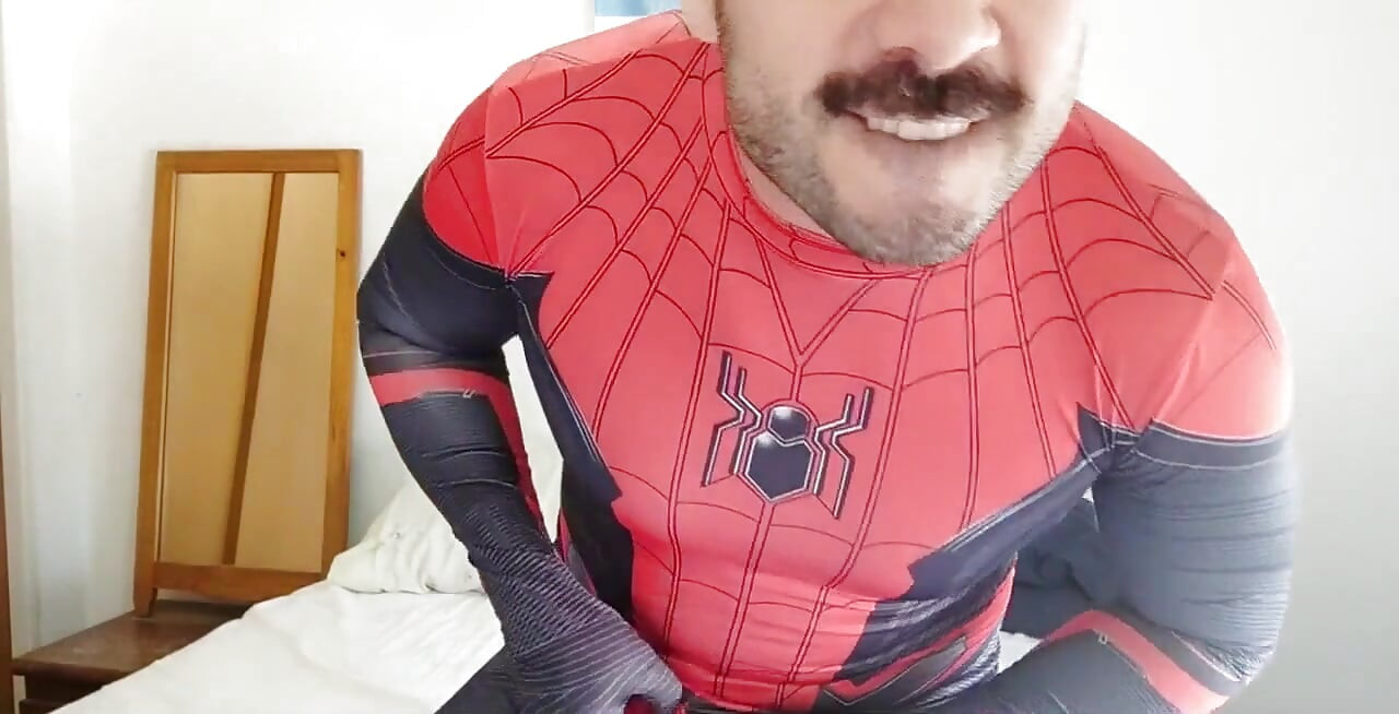 Örümcek adam uzun süre boşalıyor!