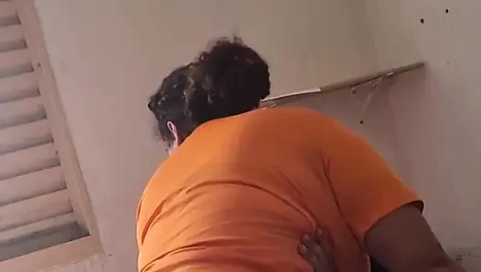 Büyük memeli üvey anne binmeyi biliyor