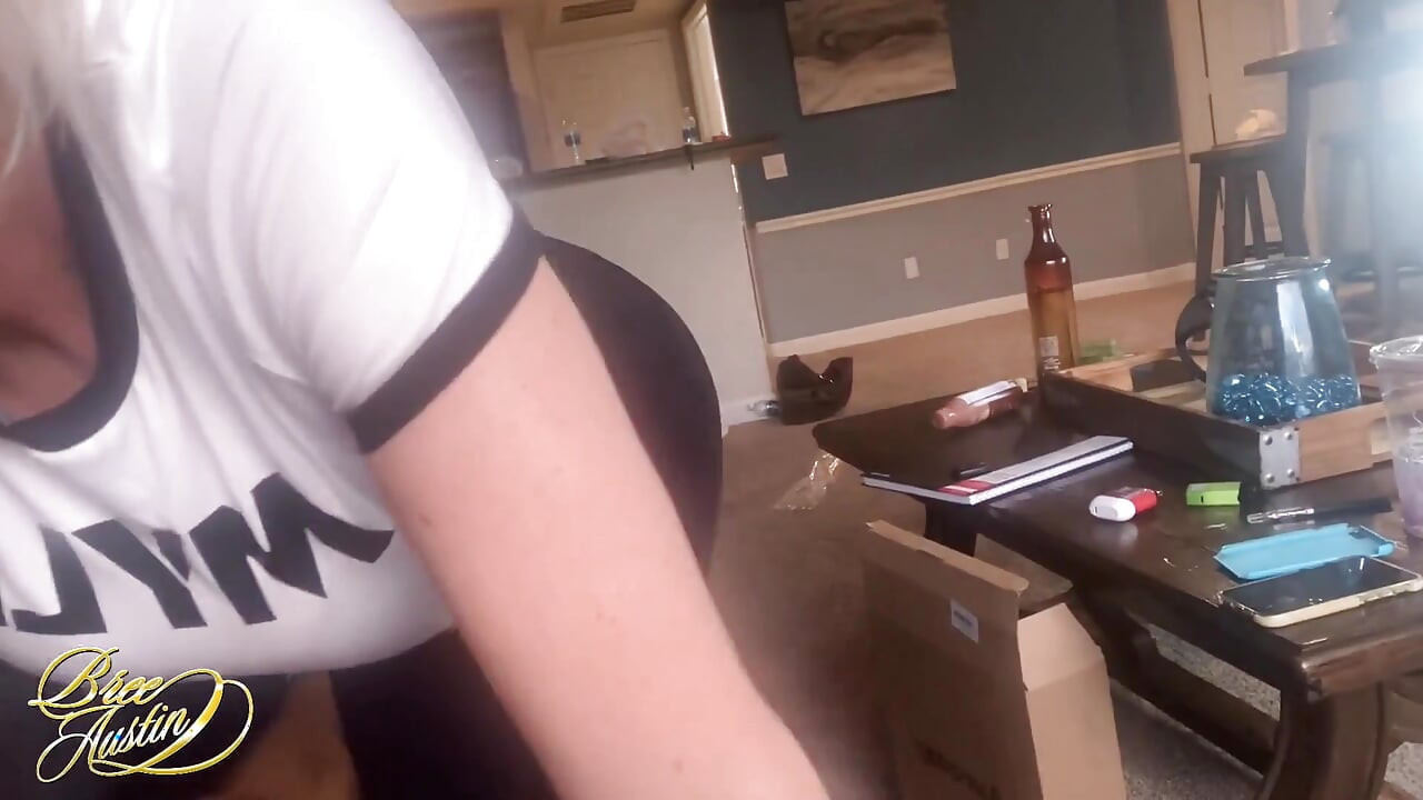 Съседите ме гледаха как смуча скъсан мускулест бог на бял