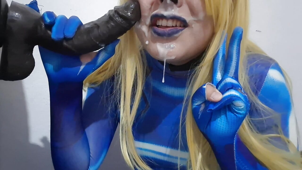 Fofa Samus Femboy com BDSM Nosehook dando um boquete desleixado para bbc dildo, garganta profunda, foda facial e comer sêmen