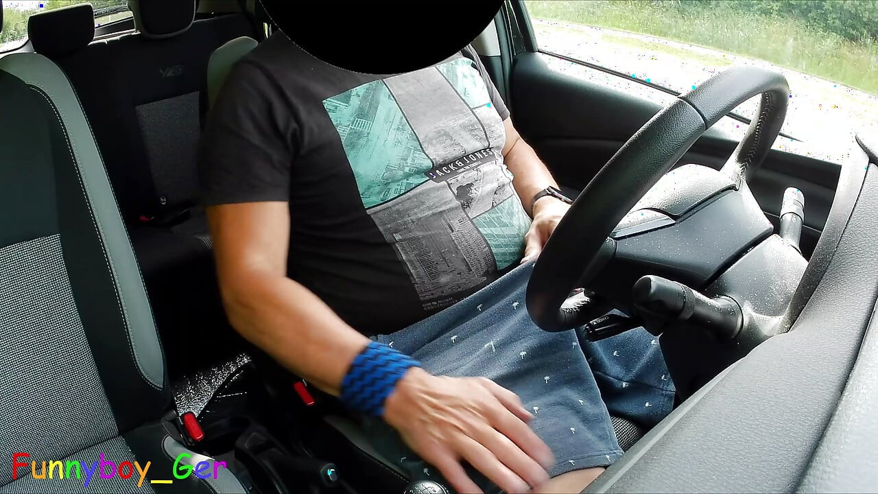 非常公开，我在路边的车里撸管，从精液一直高潮到高潮。