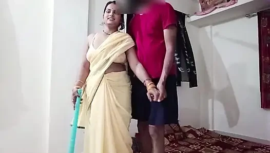 Riya Bhabhi was sweeping her master's house, the owner made sexual relations by talking sexy.