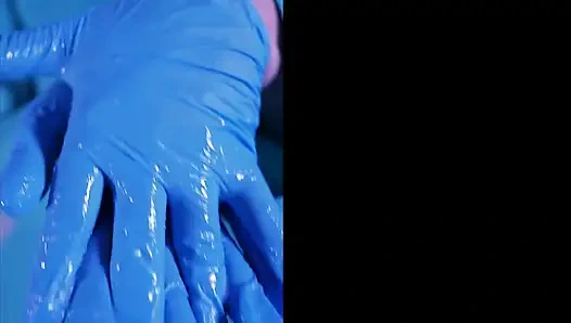 Любовь к медицинским перчаткам только для тебя