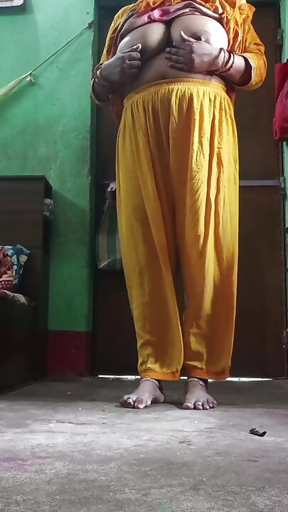 Bhabhi ne pure Kapde khol kar boor dikhaya