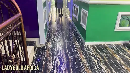 Yeni Dairesinde Bir Yabancıyla Üvey Kız Tavlama Yaptı
