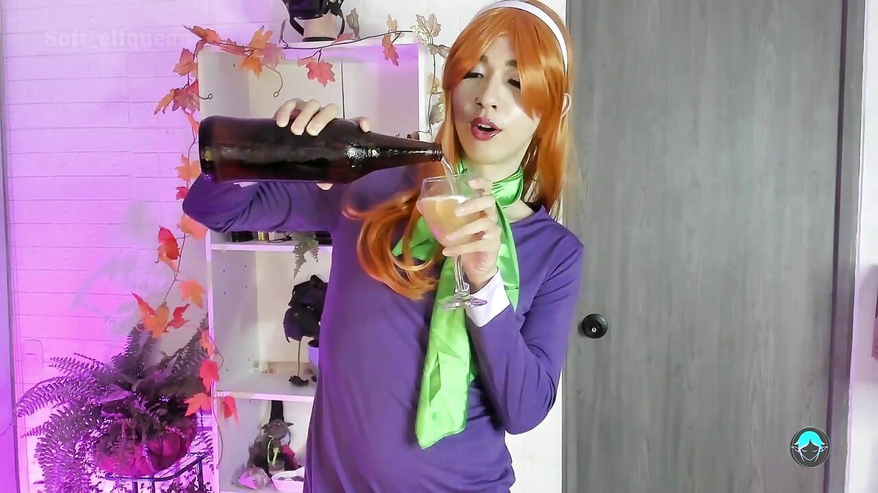Puv Daphne Cosplay Burping Contest with Scooby