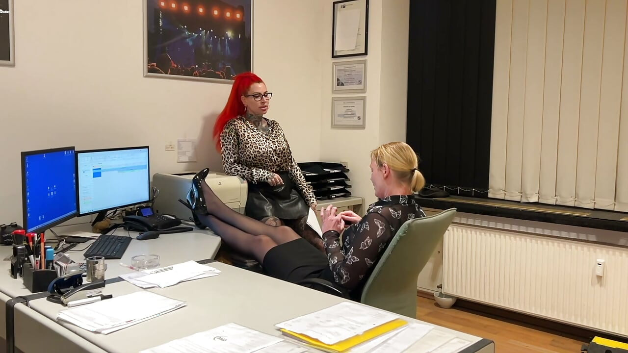 Hardcore en el lugar de trabajo La oficina más caliente de NRW / MMFF