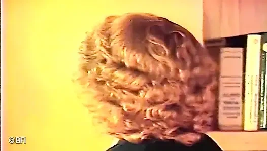 Armes teenie-hottie wird in der klasse in den arsch versohlt