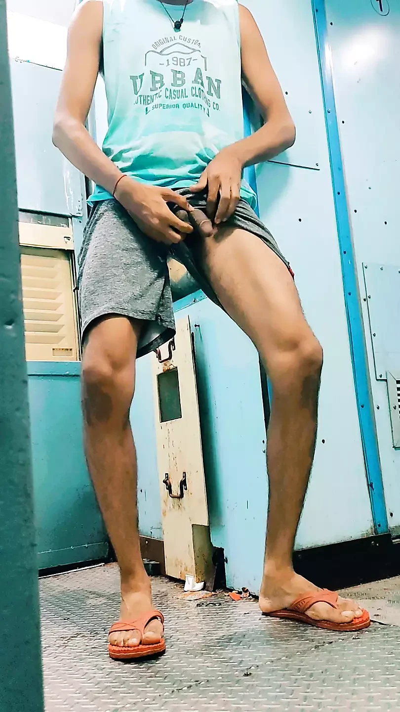 電車の中で兼–ヌードセクシーパパは屋外でおしゃべりするのが大好き