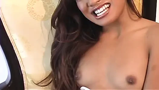 Sıska esmer hatun yoğun sert sikişte sırılsıklam oluyor