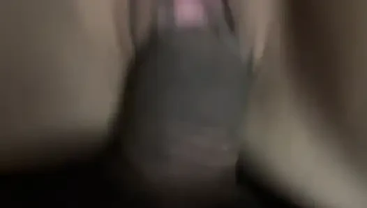 NYALAKAN SUARA! Ngentot jarak dekat, memek sempit perawan dan kontol besar yang keras.