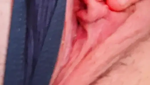 Kahverengi bir esmer ve ateşli solo tarafından zevk mastürbasyonu