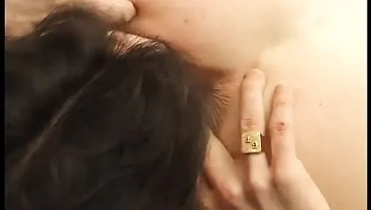 Sexspiele für eine gelangweilte blonde schlampe