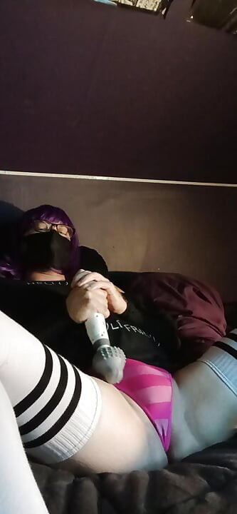 Masturbare cu vibrator și ejaculare prin chiloți cu Raven LeTrap