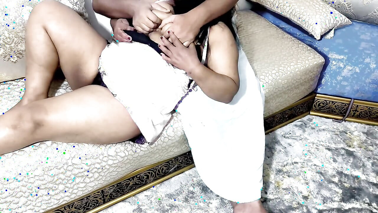 Nowa arabska dziwka porno zostaje zerżnięta w dupę